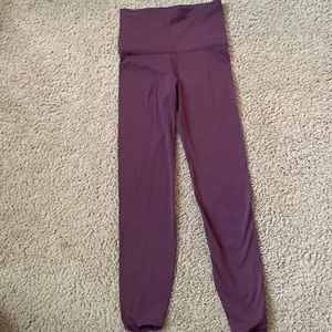 Dark pink/purple leggings